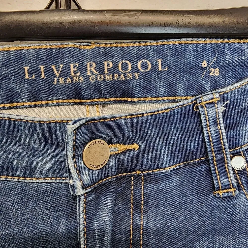Liverpool Womens Straight Leg Jeans Size 6 28x32 Medium Wash Stretchy Soft Sadie